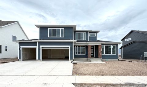 Photo of 2982 KINGBIRD DR #620, Eagle Mountain, UT 84005 (MLS # 2123439)