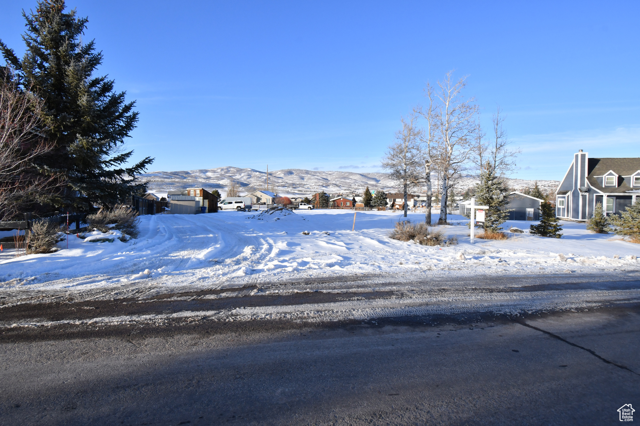 HIGHLAND ESTATES - Land