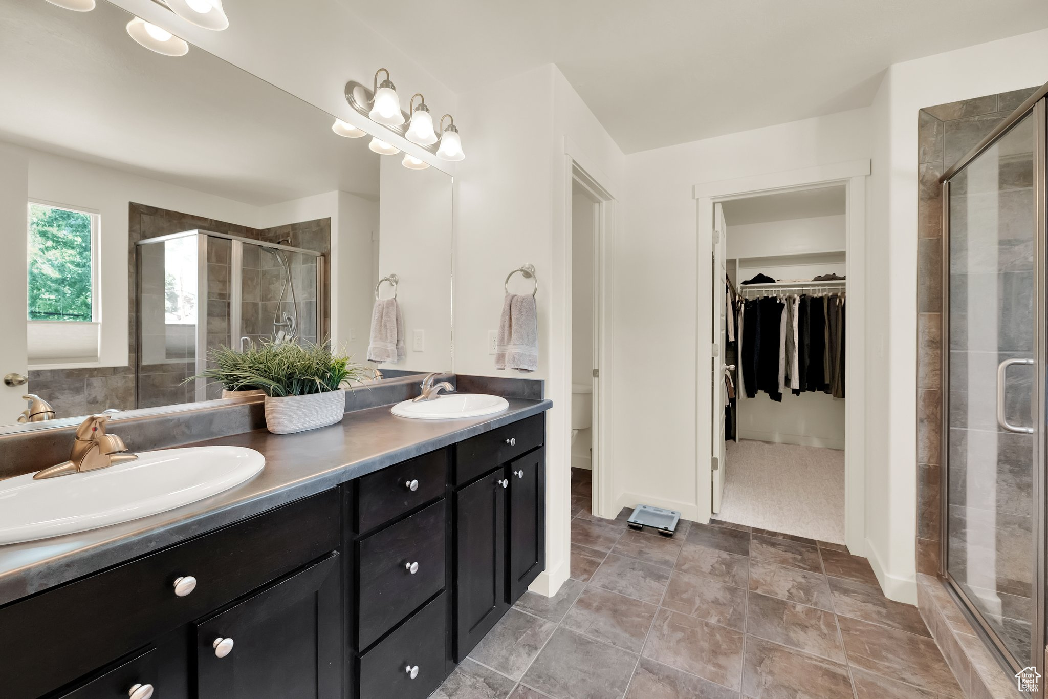 ORCHARD GROVE - Residential