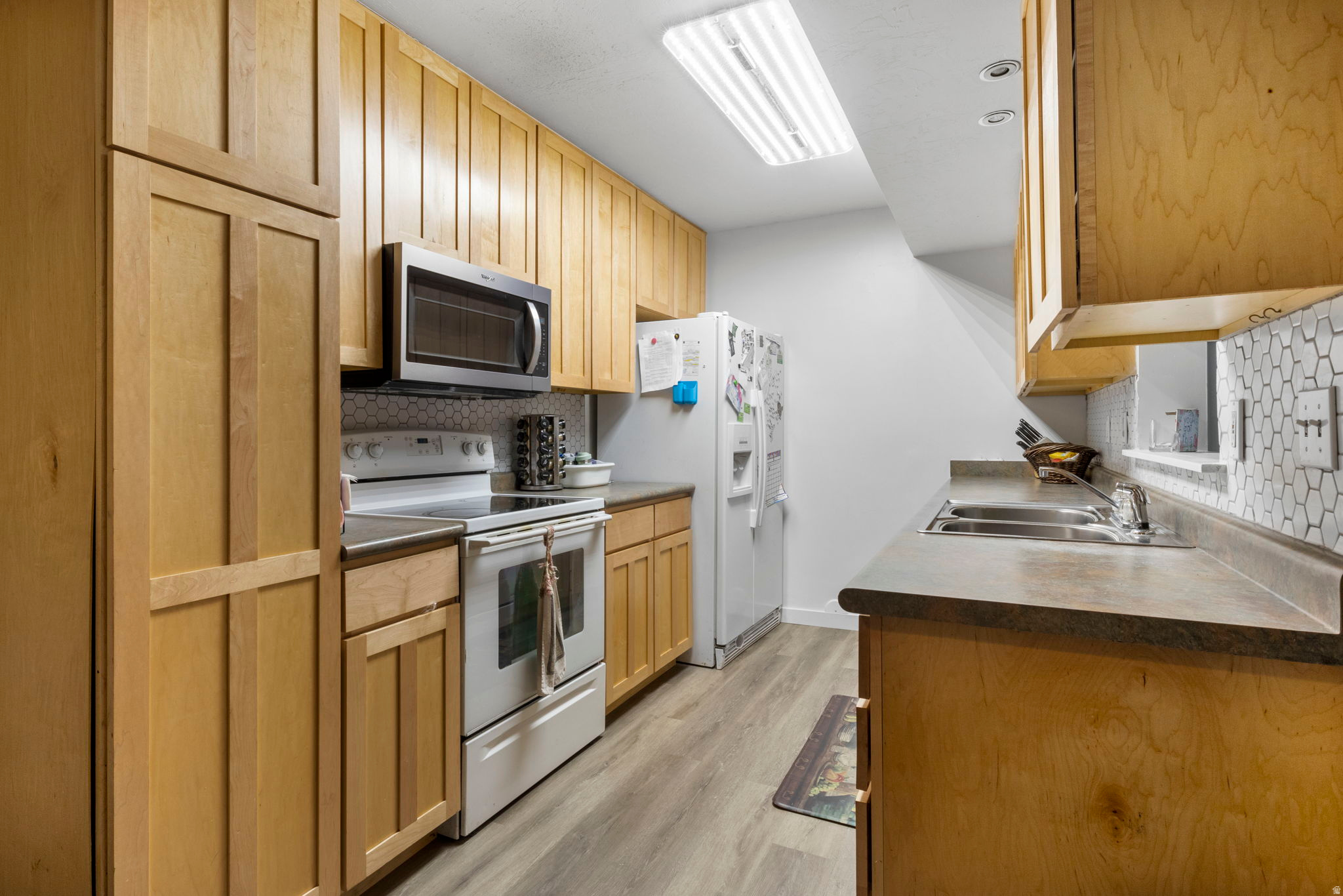 OAK MEADOWS CONDOS - Residential