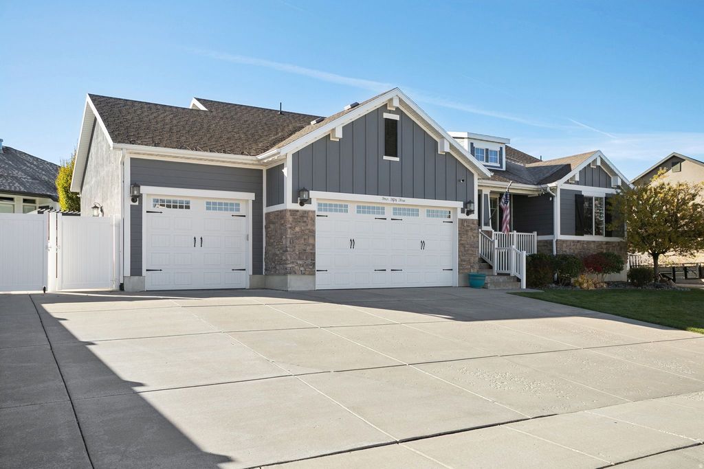 Photo of 453 W COUNTRY MILL DR S, Kaysville, UT 84037 (MLS # 2120169)