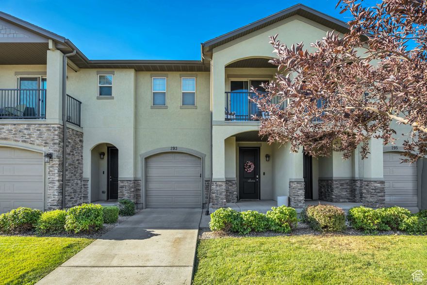 Come check out this beautiful townhome in the heart of Centerville! This community is clean and well maintained. Enjoy the amenities that come with it including a community park, picnic area and pool that are just a few minutes walk. Quick access to freeways, entertainment and shopping make this a perfect place to call home. New high efficiency HVAC system recently installed.