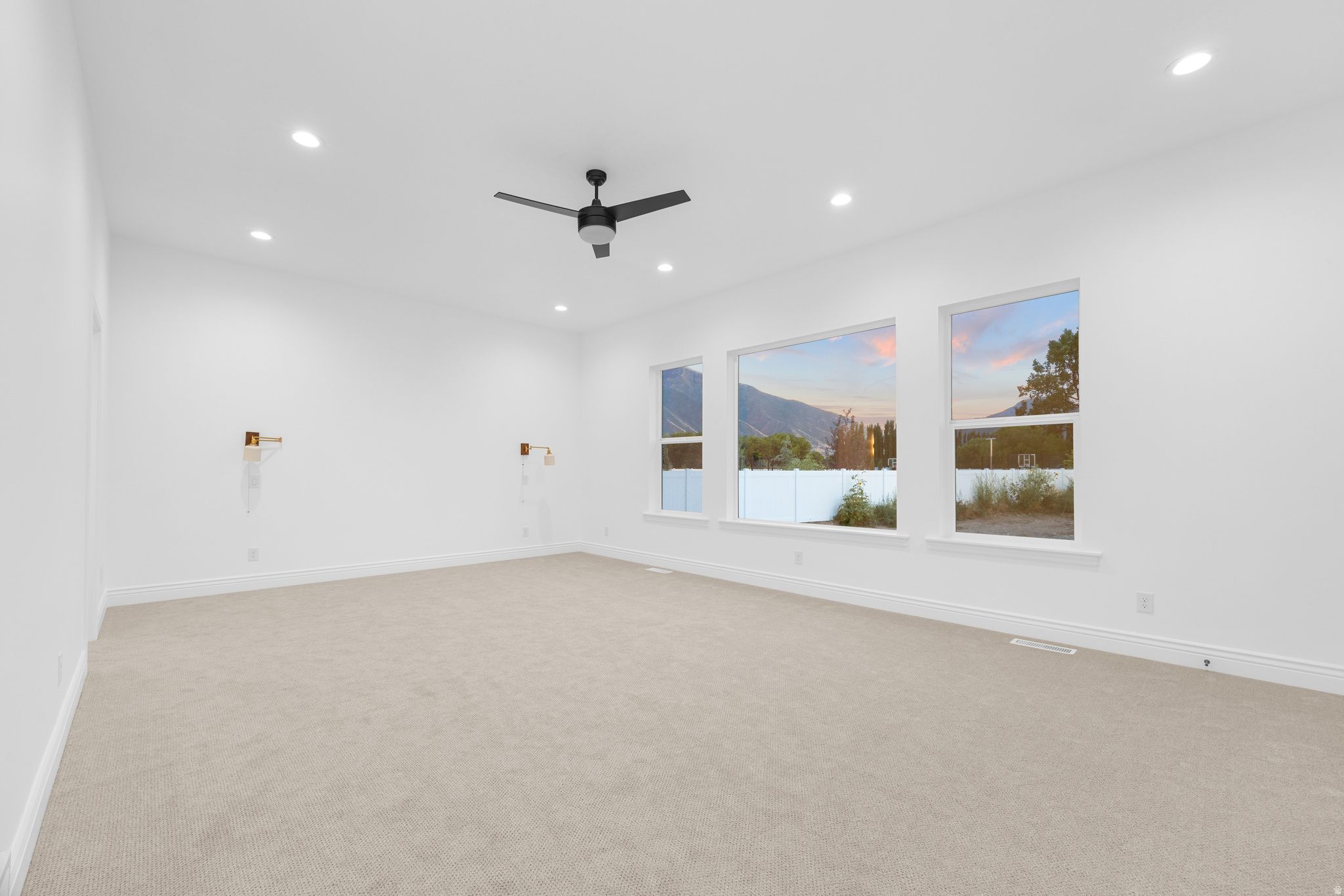 OAKRIDGE COVE - Residential