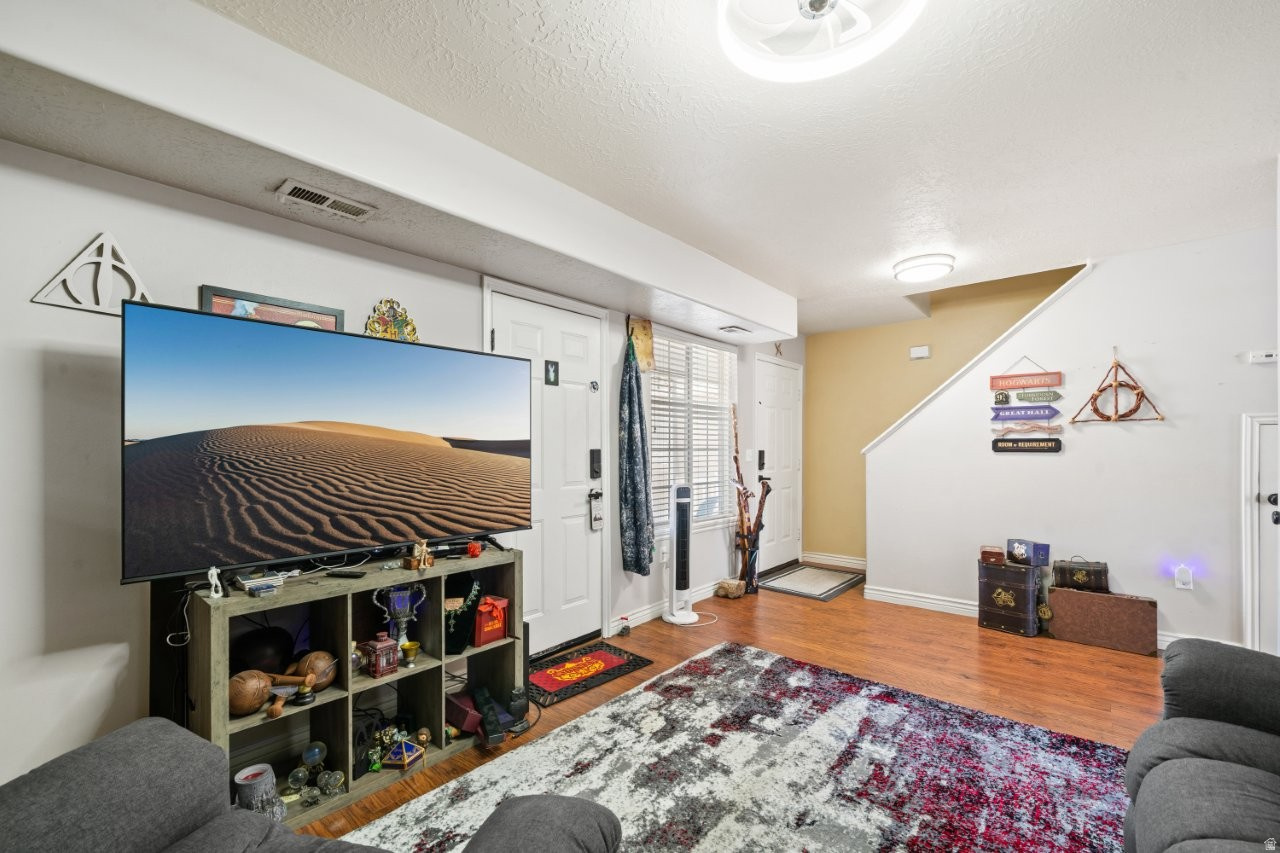 NEW TOWNE SQUARE - Residential