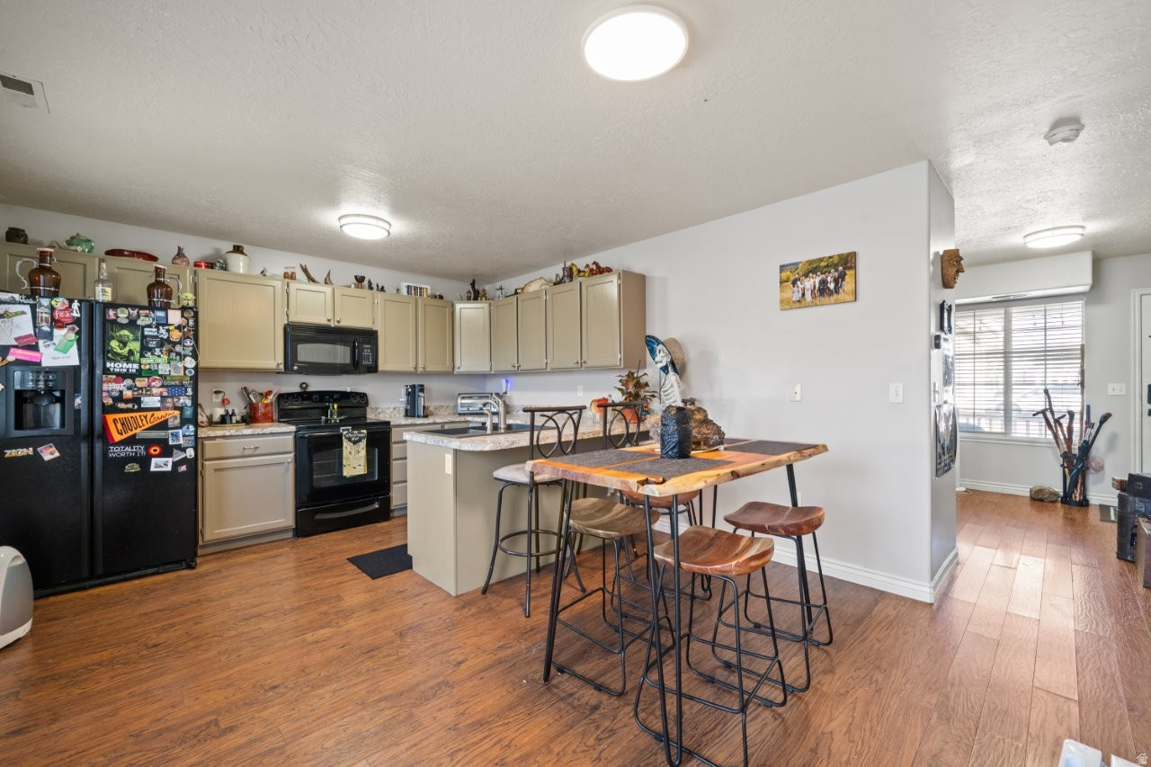 NEW TOWNE SQUARE - Residential