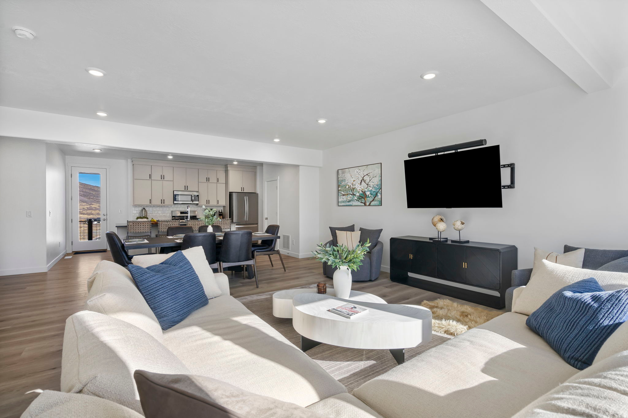 THE POINTE - Residential