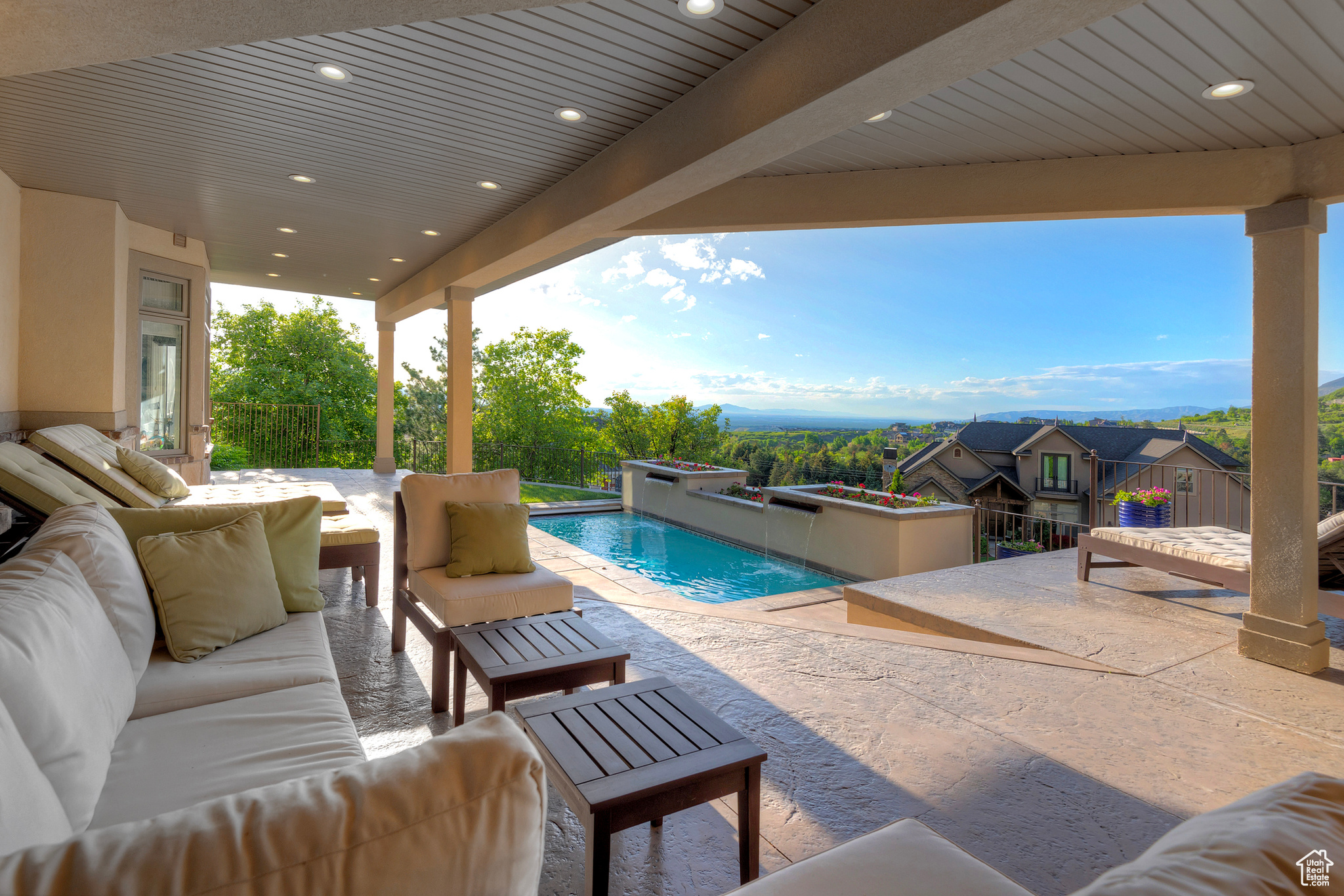 Sandy, Utah 84092, United States, 5 Bedrooms Bedrooms, ,4 BathroomsBathrooms,Residential,Active,136973