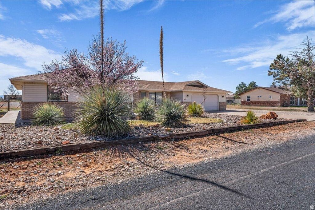 Photo of 1865 W 5745 N, Saint George, UT 84770 (MLS # 2142035)