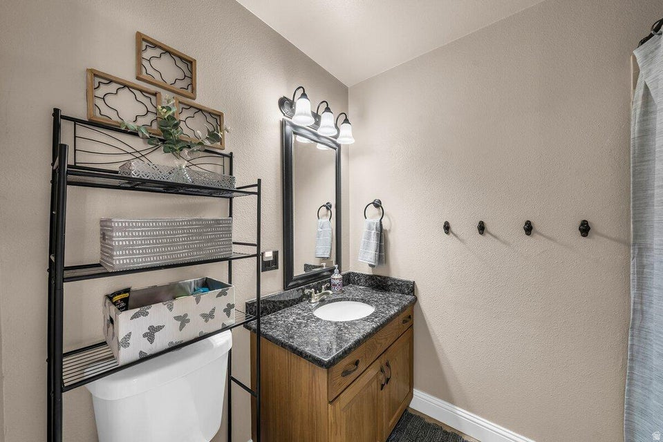 WINCHESTER HILLS - Residential