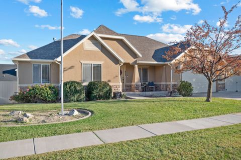Photo of 822 N JOSHUA DR W, Saratoga Springs, UT 84045 (MLS # 2120777)