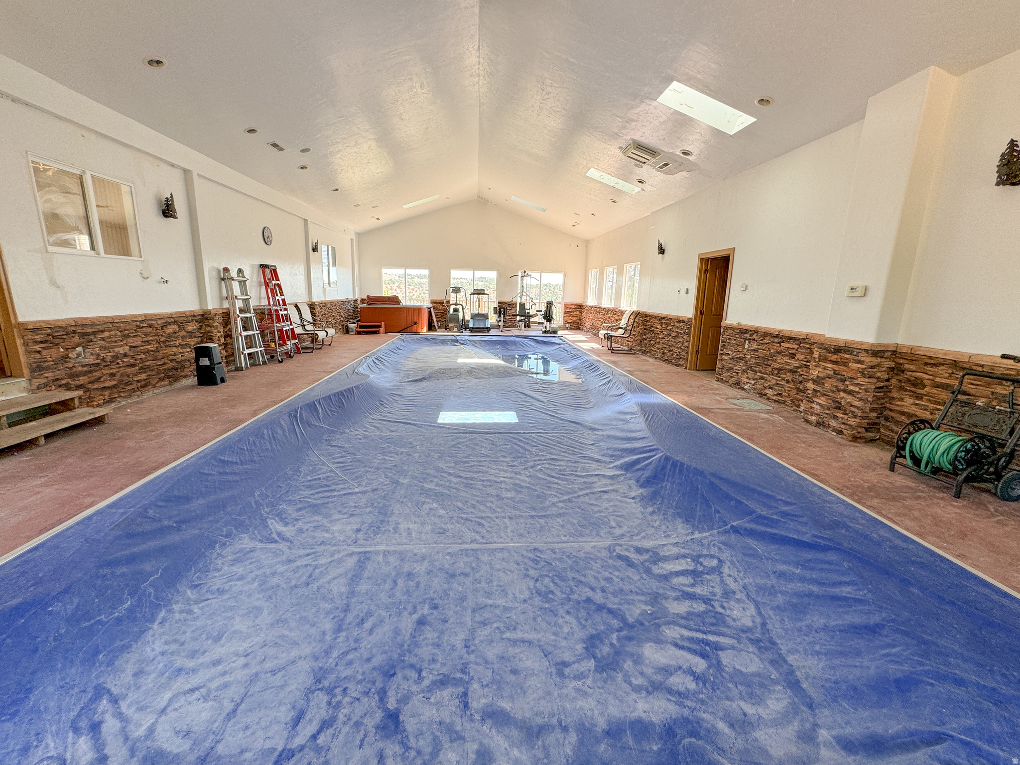 BANDANNA RANCH - Residential