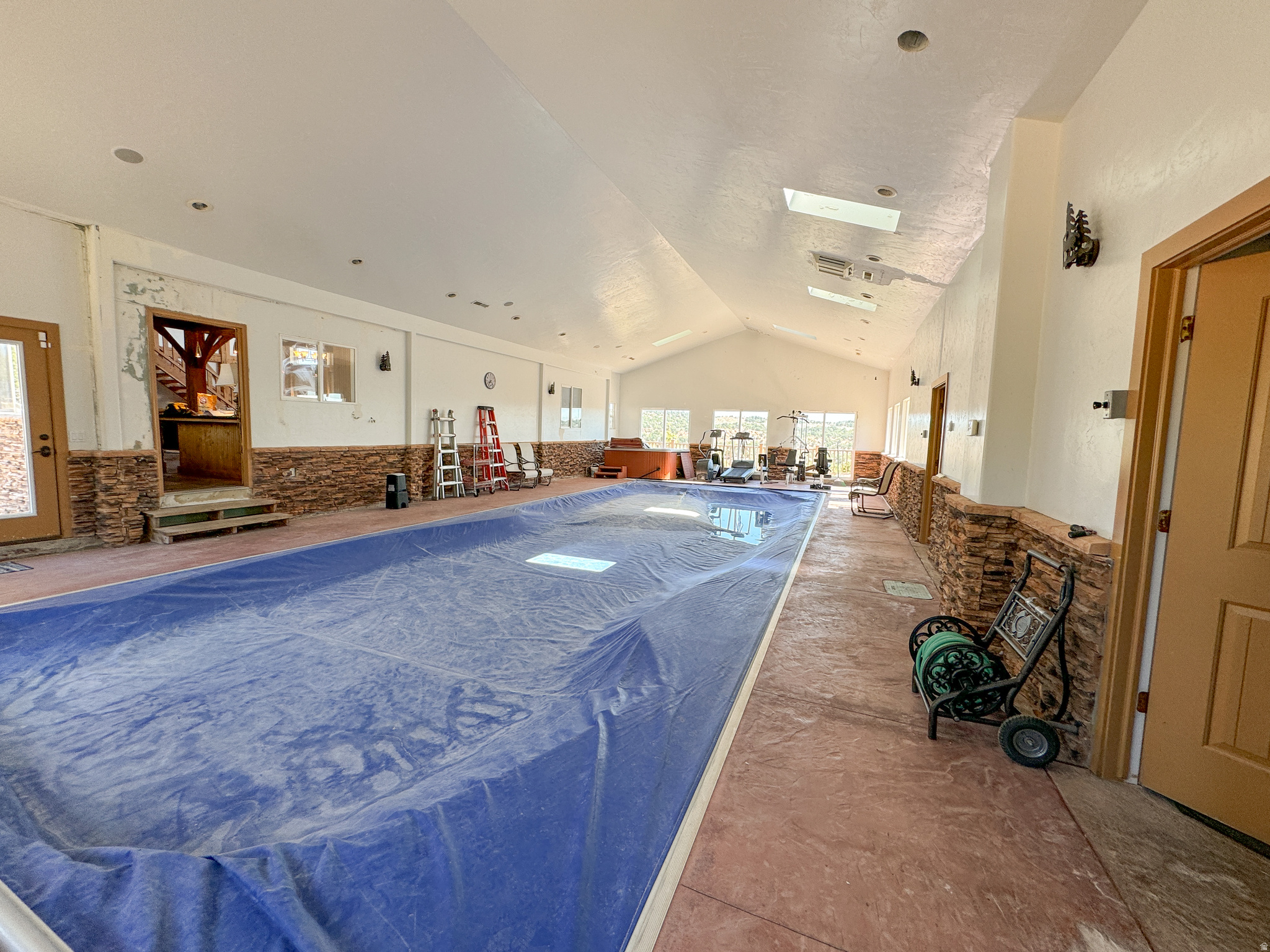 BANDANNA RANCH - Residential