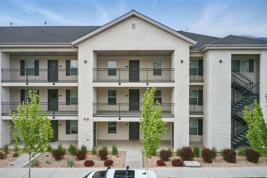 Photo of 64 W 600 S #C205, Springville, UT 84663 (MLS # 2176481)