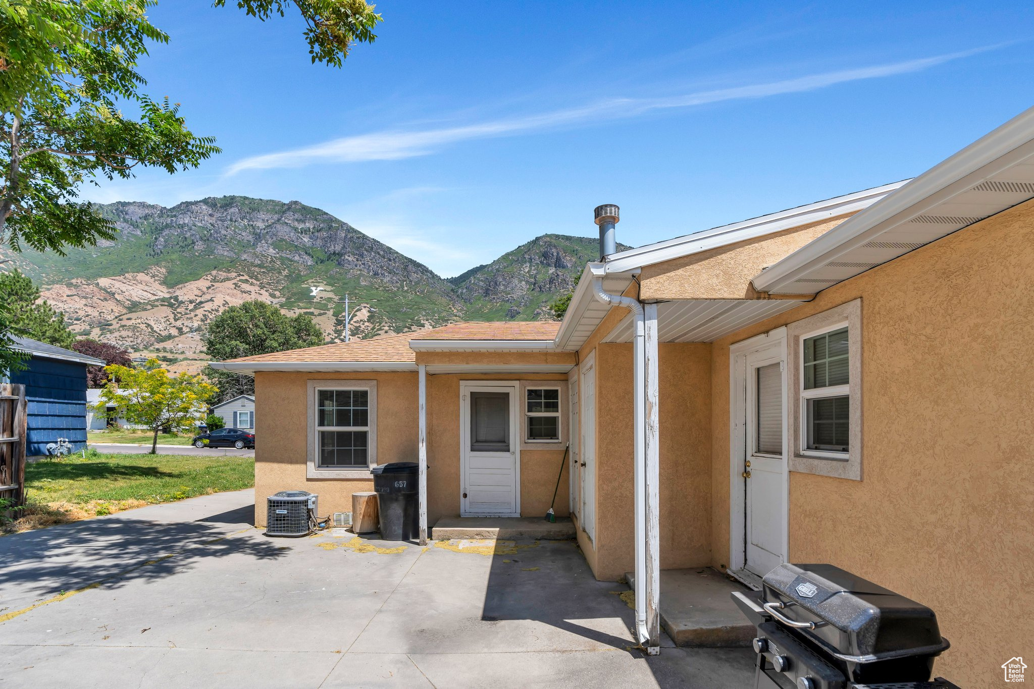 FOOTHILLS - Residential Income