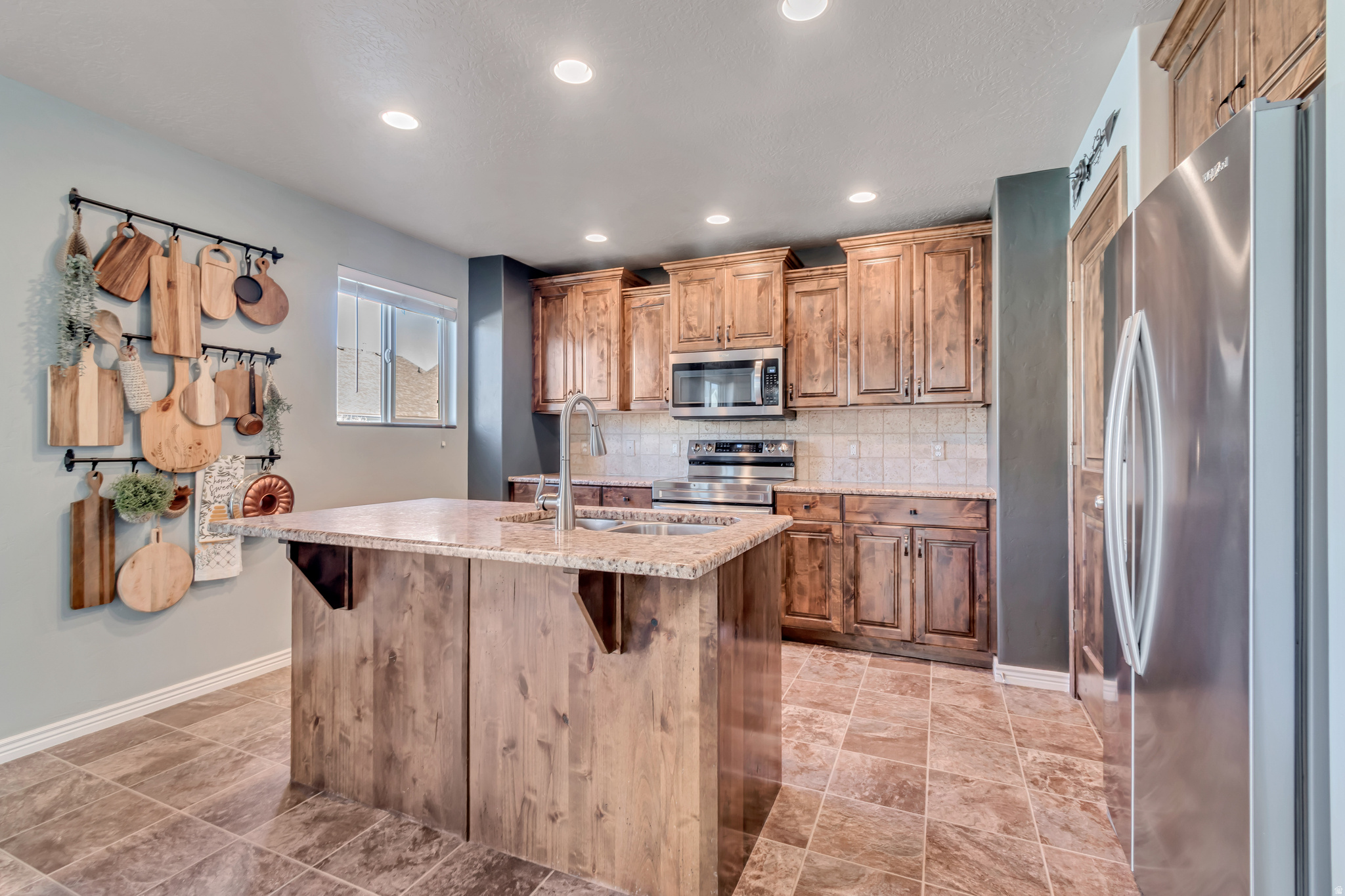 SPANISH VISTA - Residential