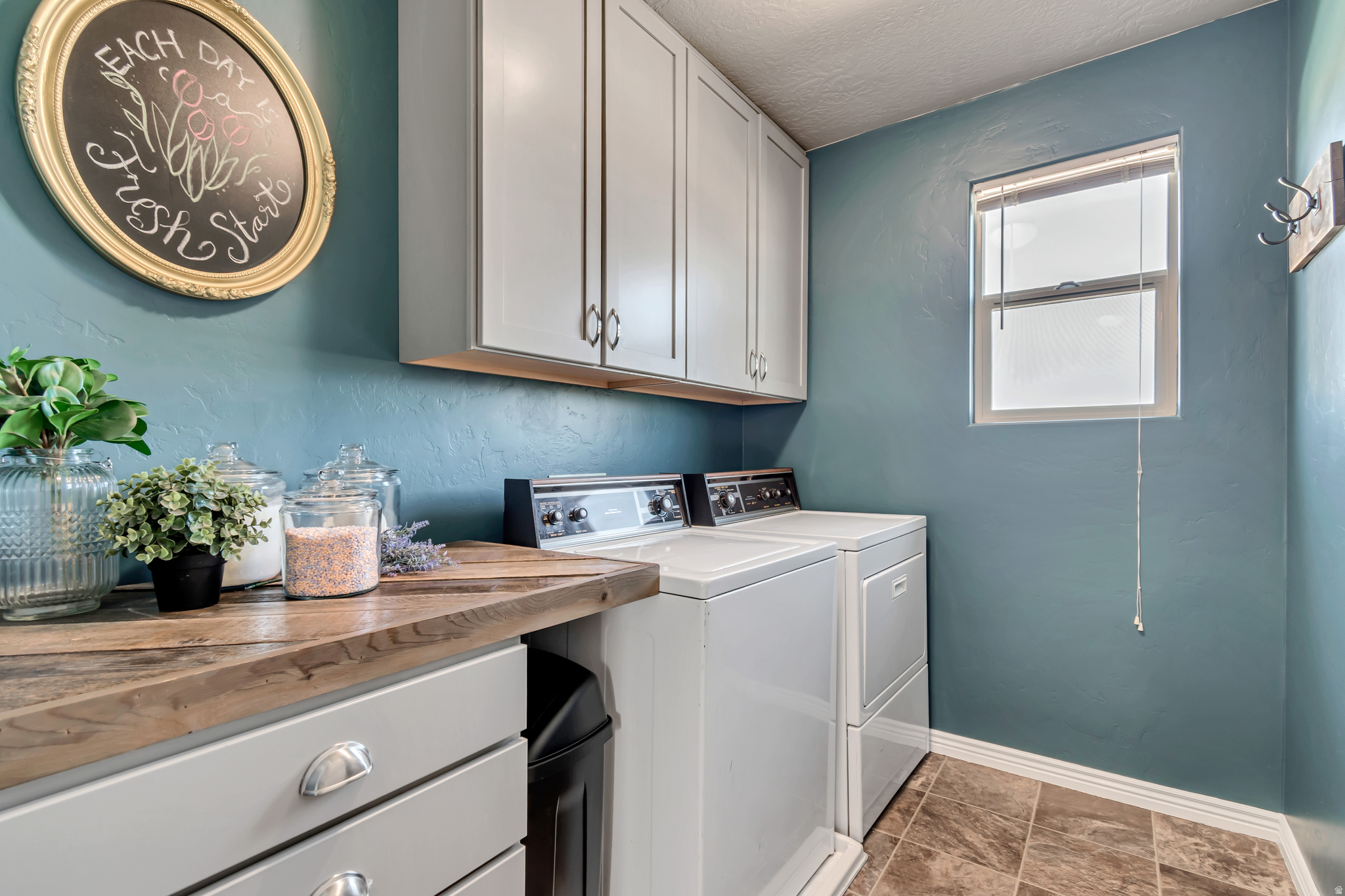 SPANISH VISTA - Residential