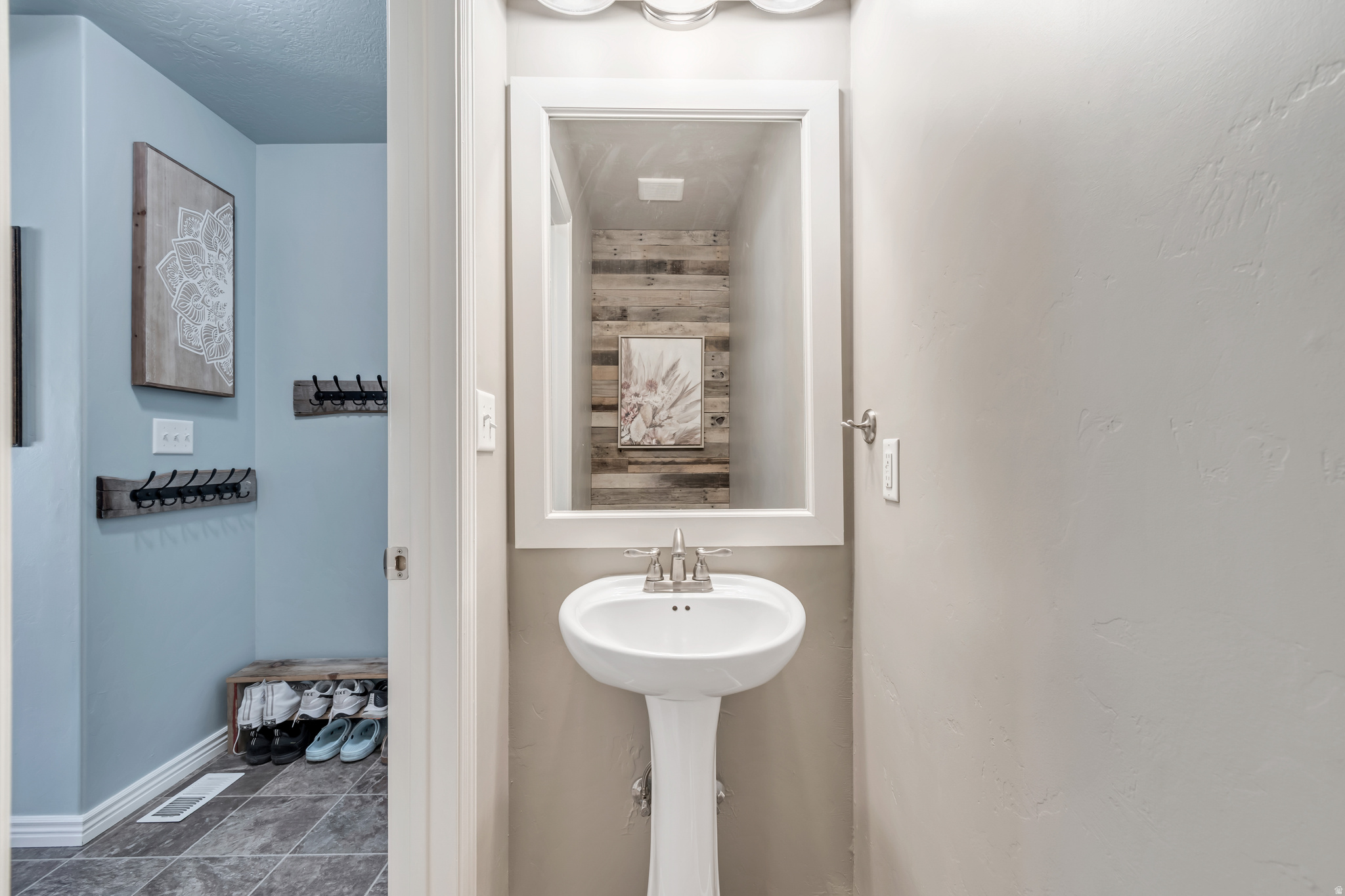 SPANISH VISTA - Residential