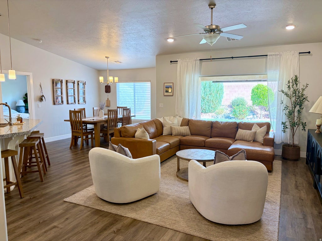 Photo of 3911 S SUGAR PLUM WAY, Washington, UT 84780 (MLS # 2185783)