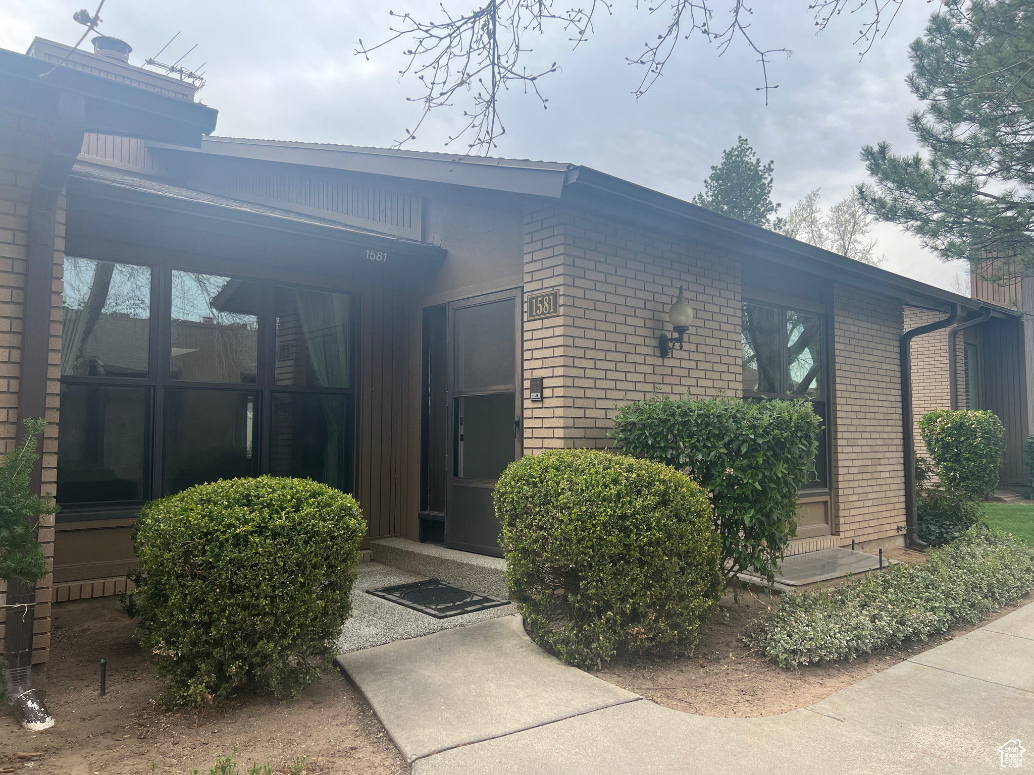 BROOKSTONE - Residential