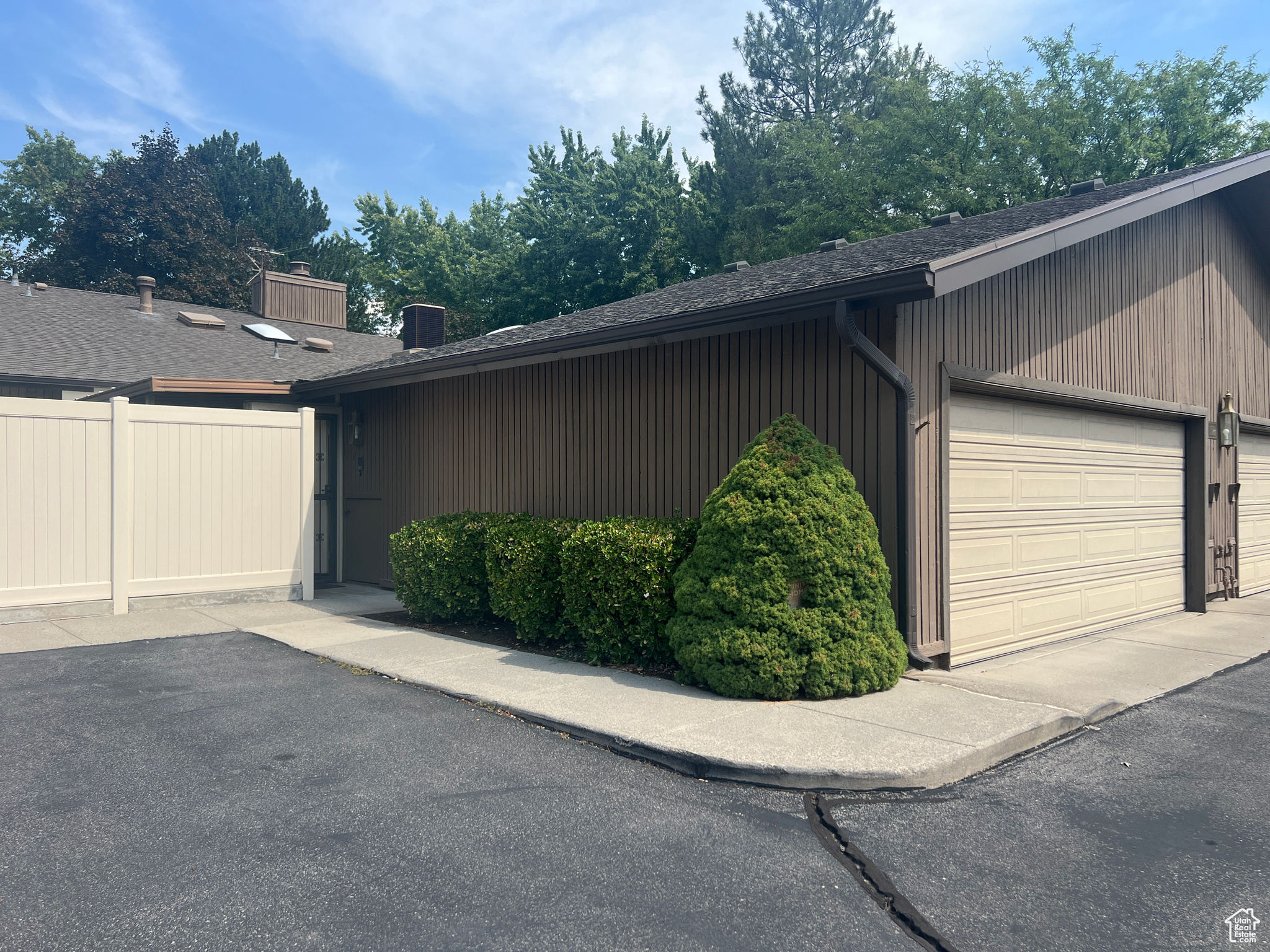 BROOKSTONE - Residential