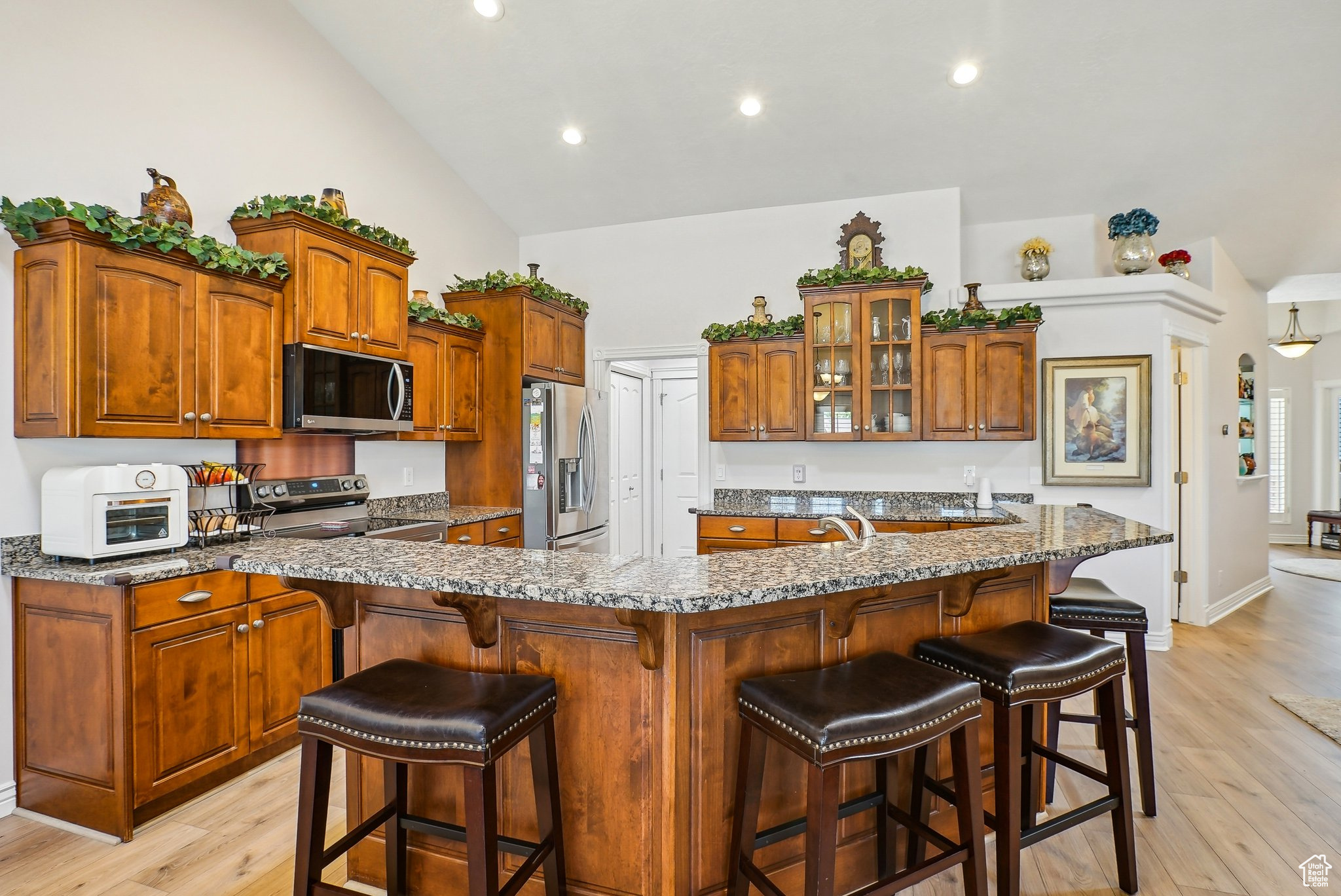 9451 S Peaceful View Way, South Jordan, Utah image 10