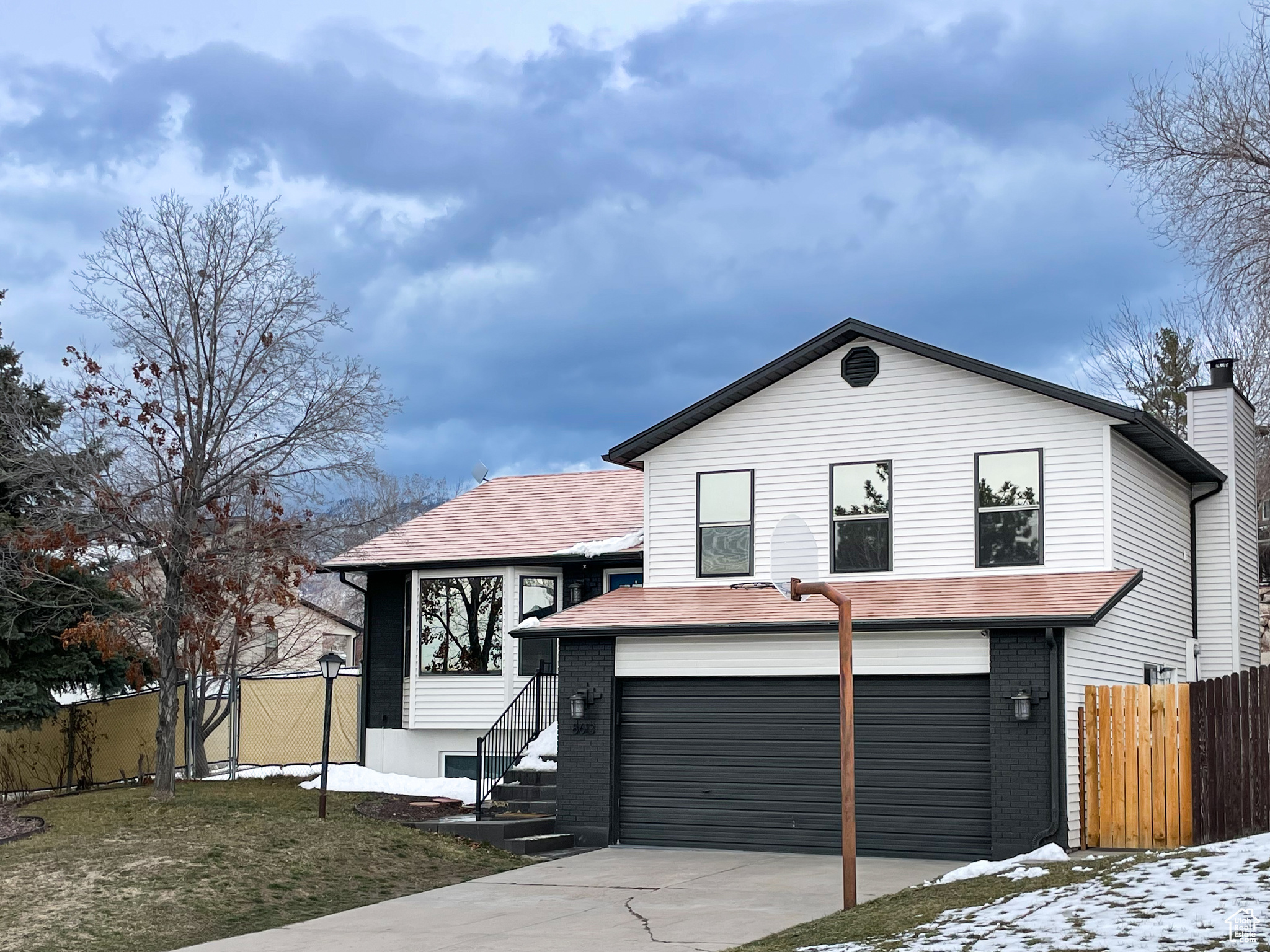 8613 S Pebble Hills Dr, Sandy, Utah image 2
