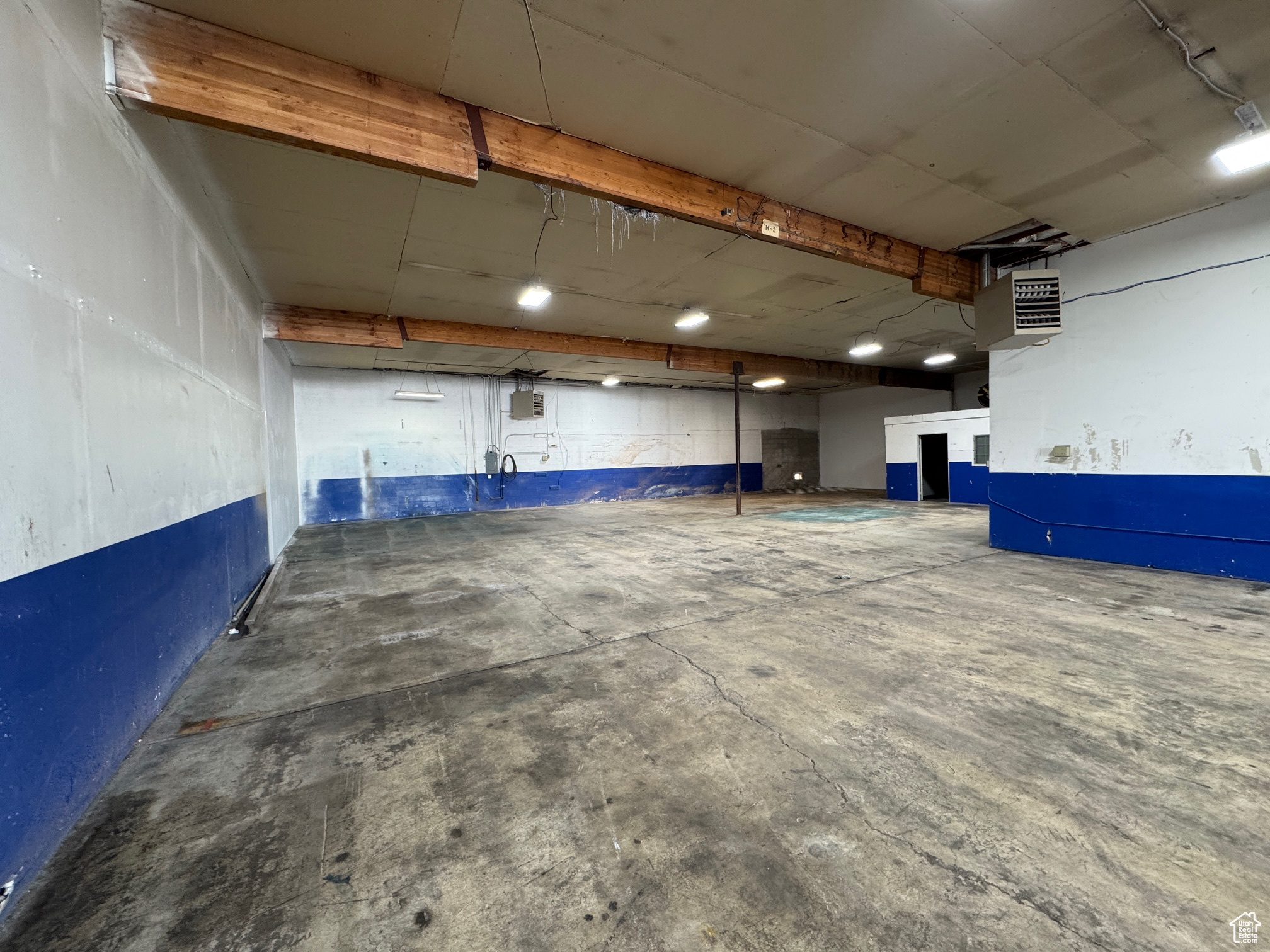SOUTHWEST CENTER ENT - Commercial Lease