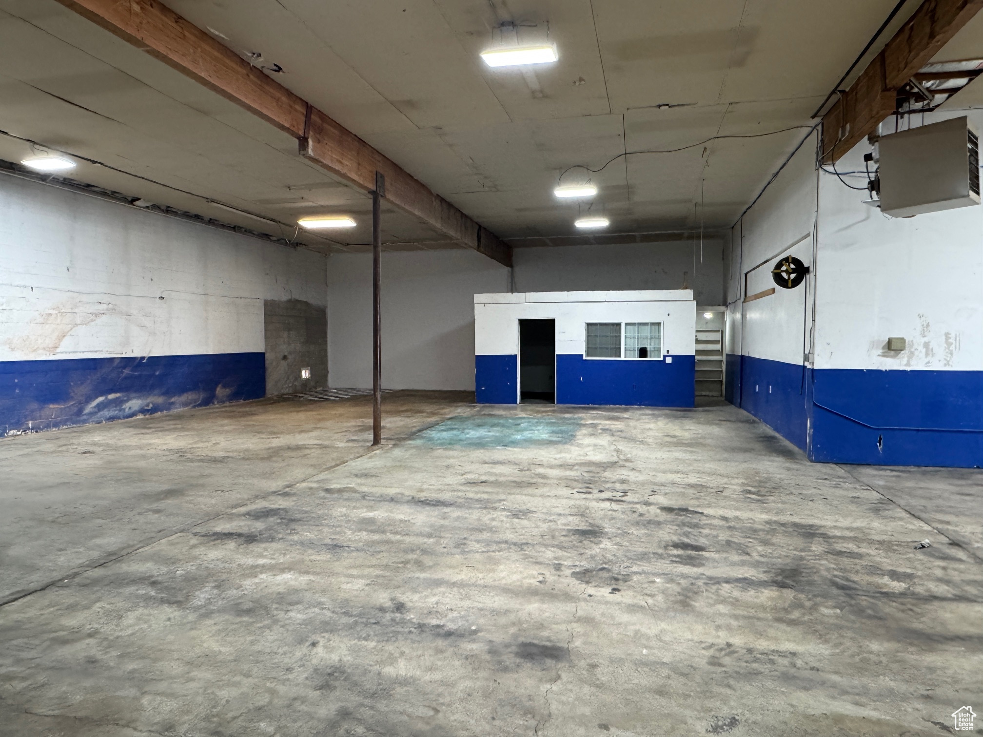 SOUTHWEST CENTER ENT - Commercial Lease