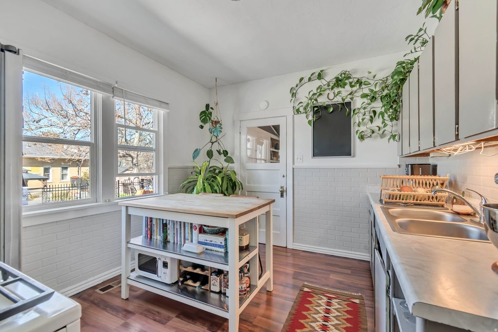 Photo of 723 YALE AVE, Salt Lake City, UT 84105 (MLS # 2144172)