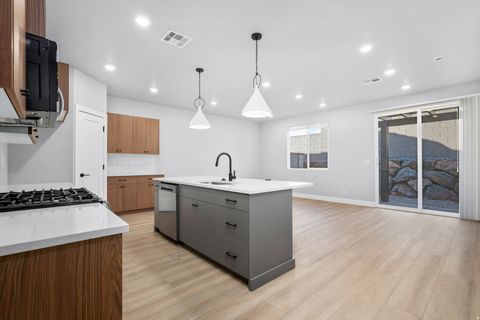 Tiny photo for 3991 E RAZOR DR #118, Washington, UT 84780 (MLS # 2126764)