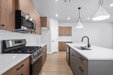 Tiny photo for 3991 E RAZOR DR #118, Washington, UT 84780 (MLS # 2126764)