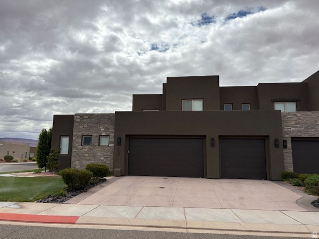 Photo of 5009 W NASHABO TRL S #77, Hurricane, UT 84737 (MLS # 2150235)