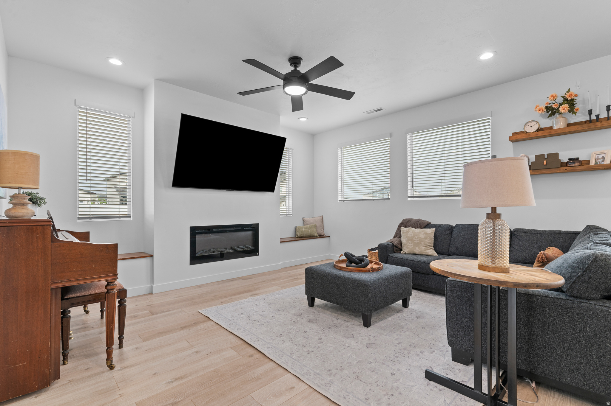 LAKESHORE LANDING - Residential