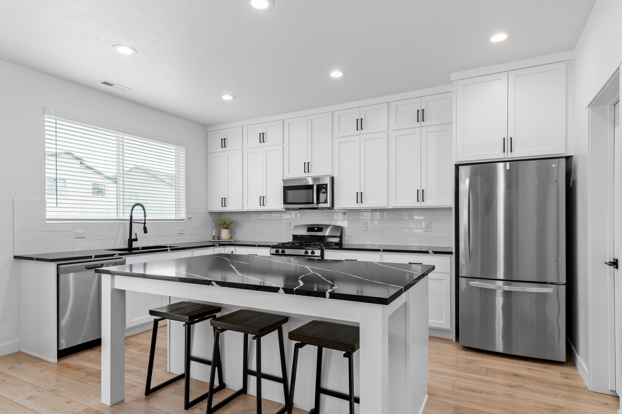 LAKESHORE LANDING - Residential