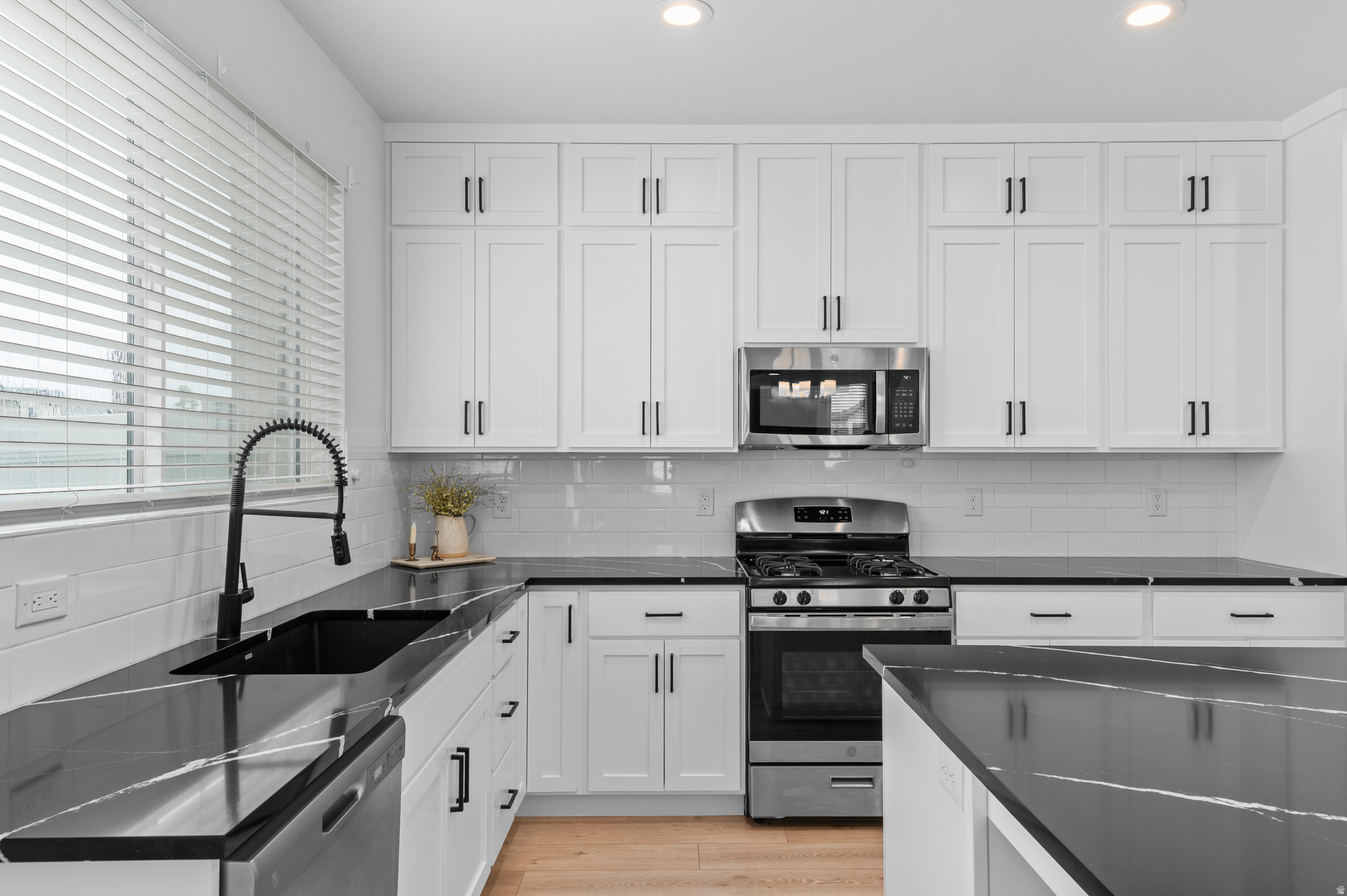 LAKESHORE LANDING - Residential