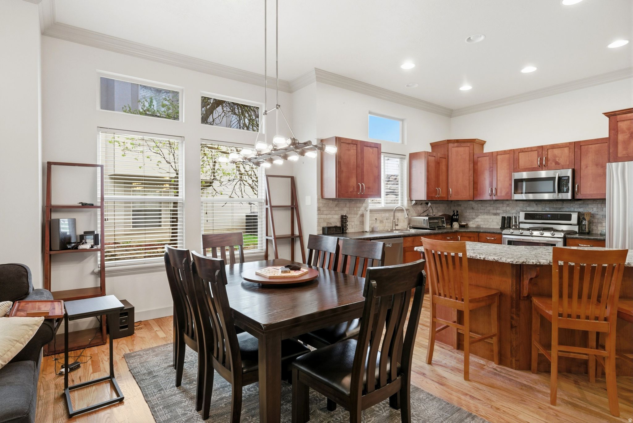 COUNTRY OAKS - Residential