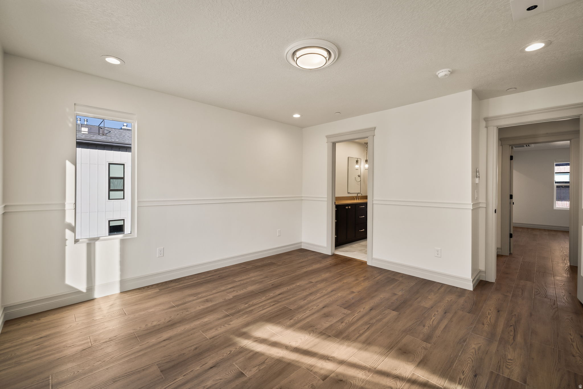 THE IRIS - Residential