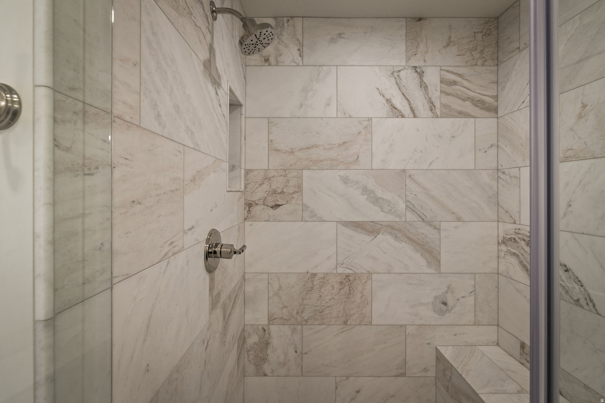 THE IRIS - Residential