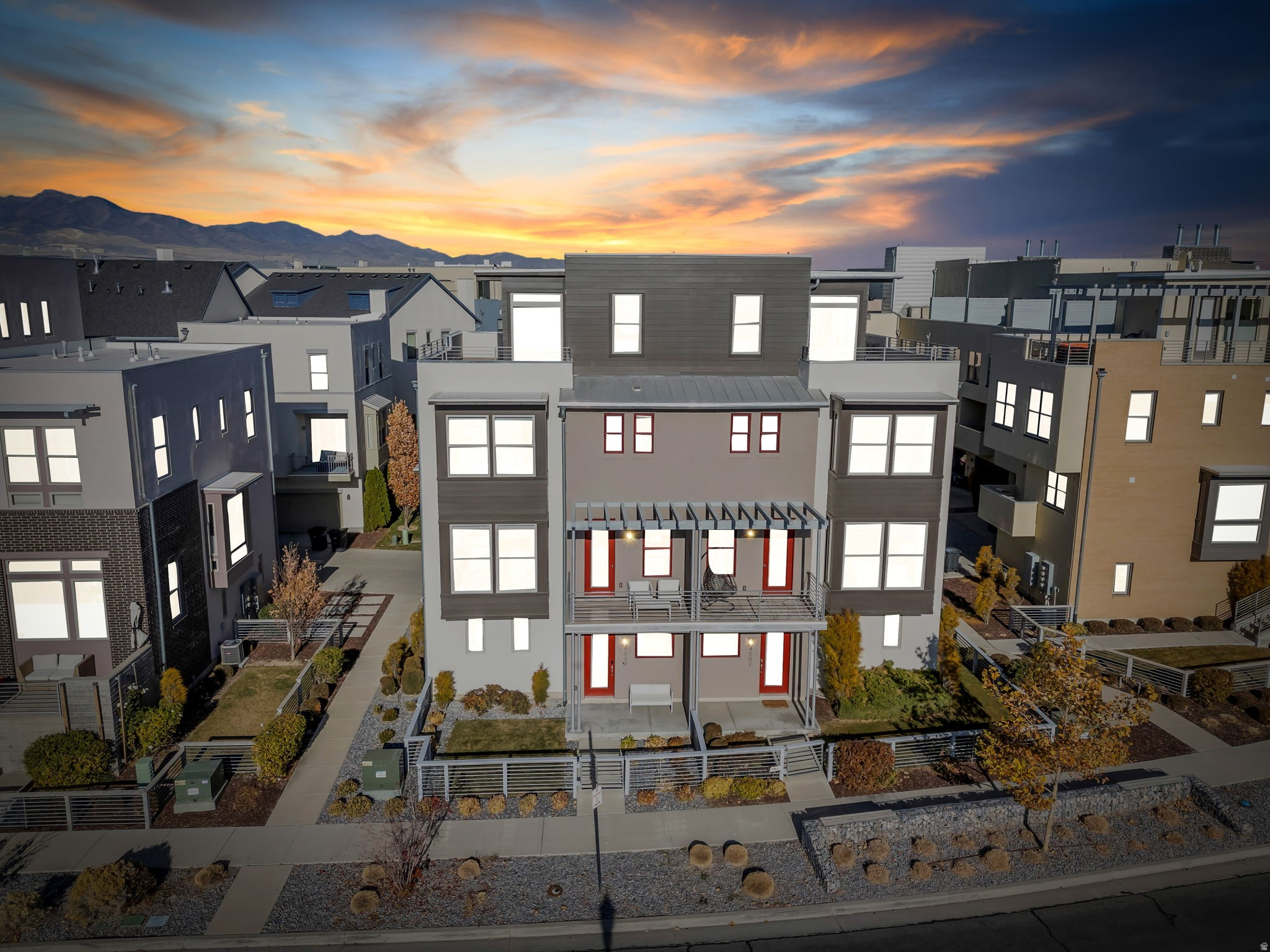 DAYBREAK - Residential