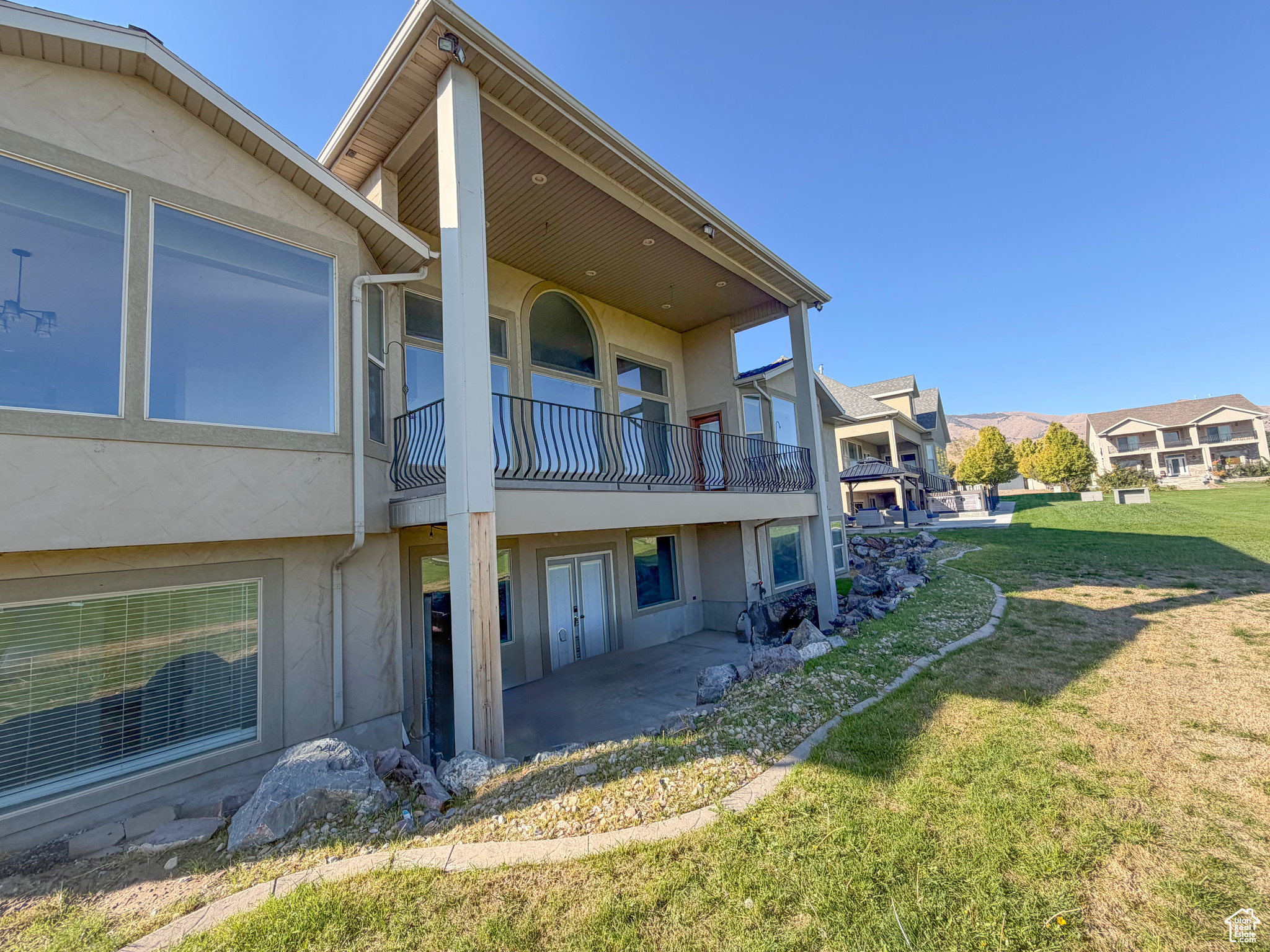 PELICAN BAY - Residential