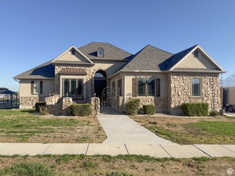 Photo of 162 E SANDPIPER LN S, Saratoga Springs, UT 84045 (MLS # 2118107)
