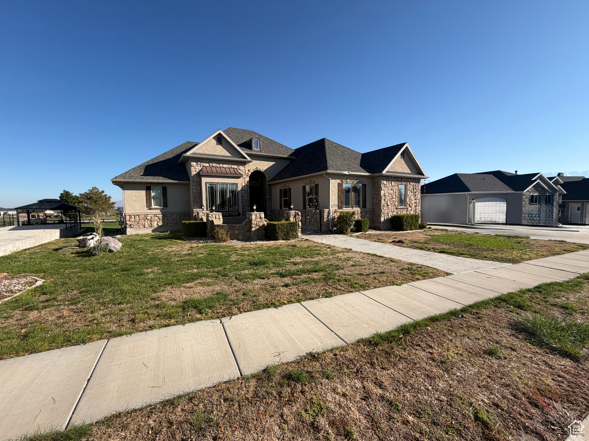 PELICAN BAY - Residential