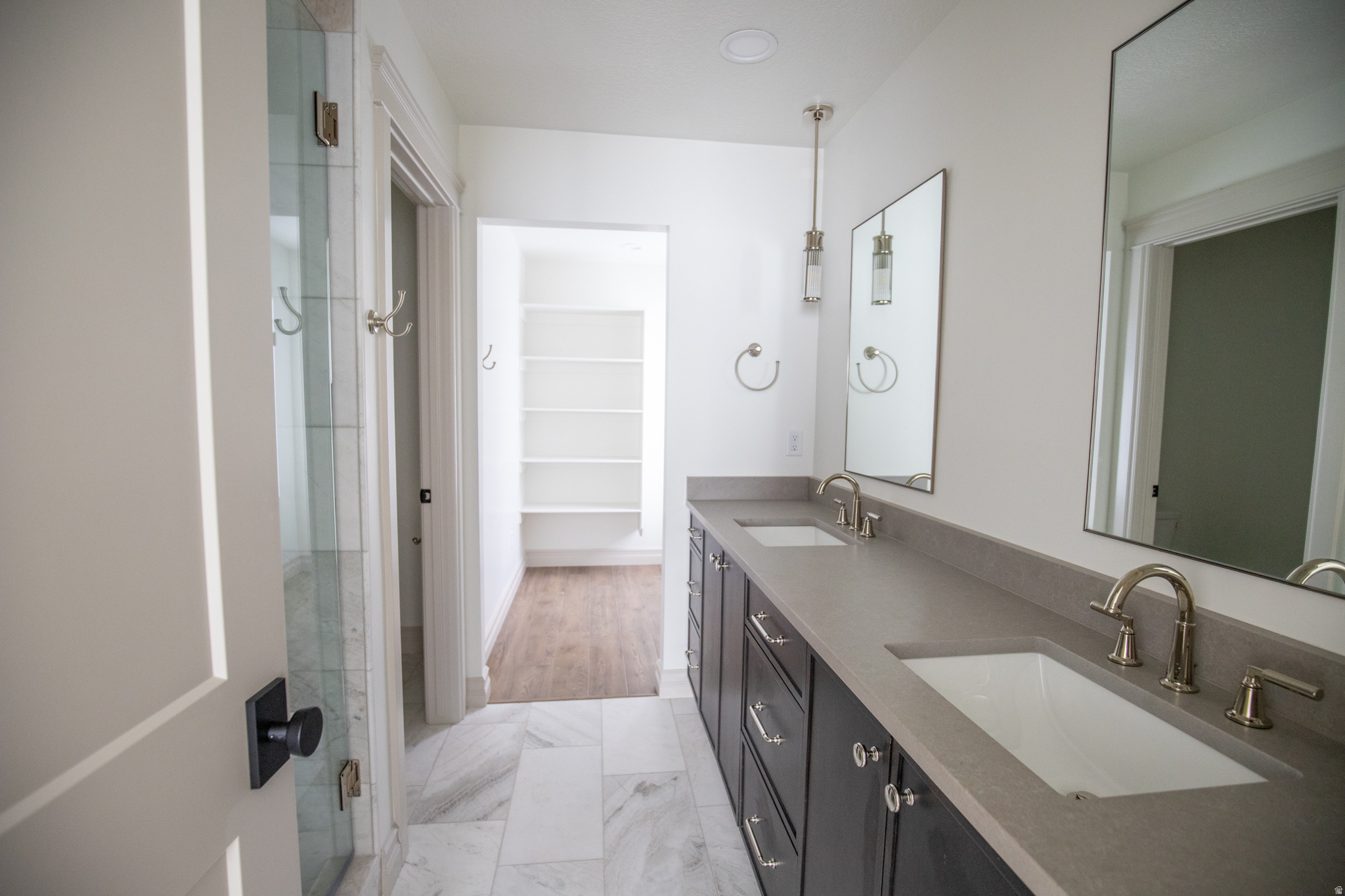 THE IRIS - Residential