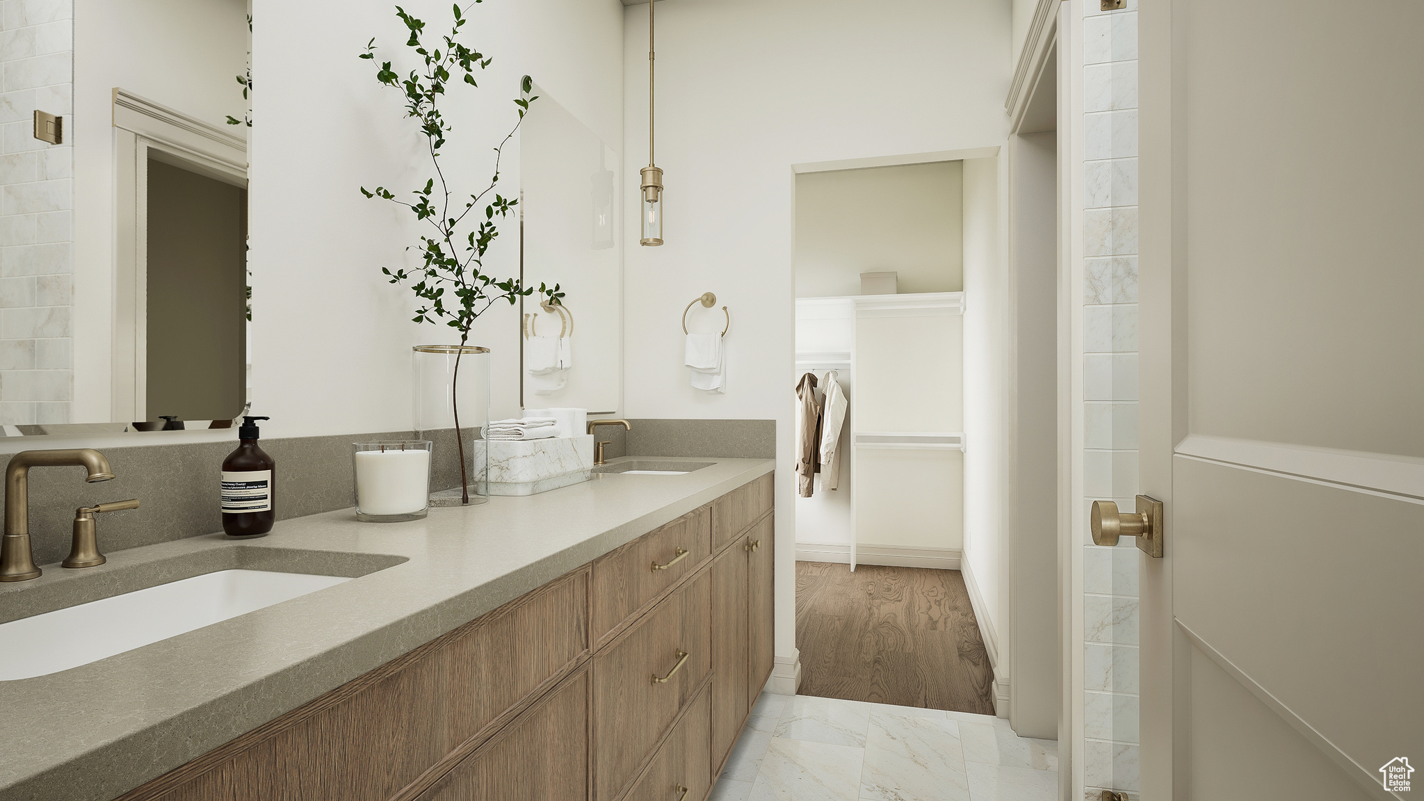 THE IRIS - Residential