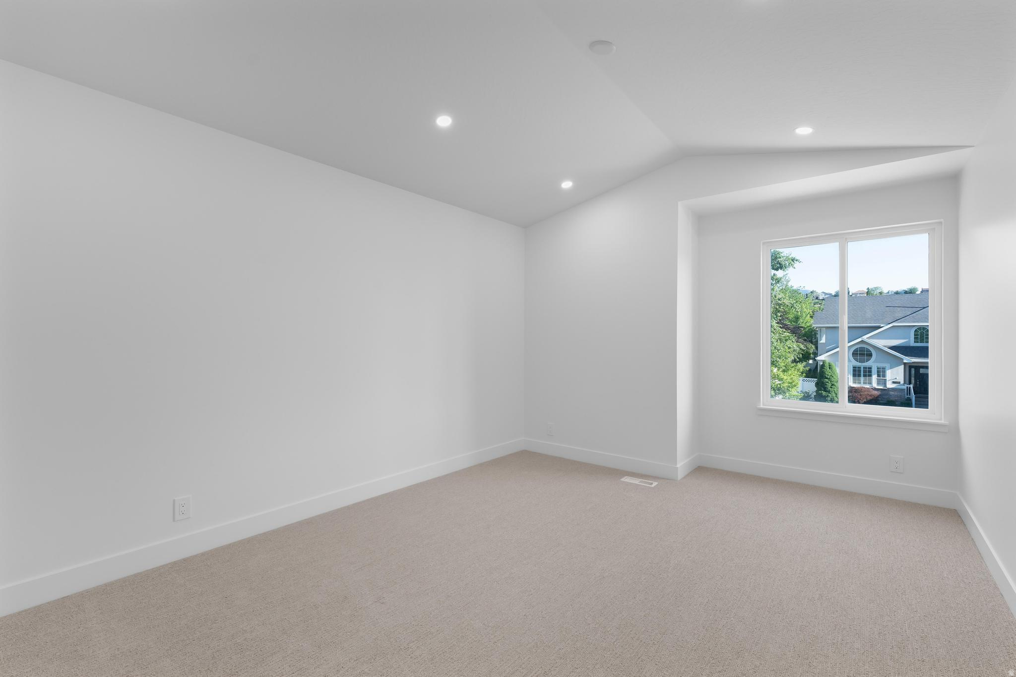 MILL HOLLOW - Residential