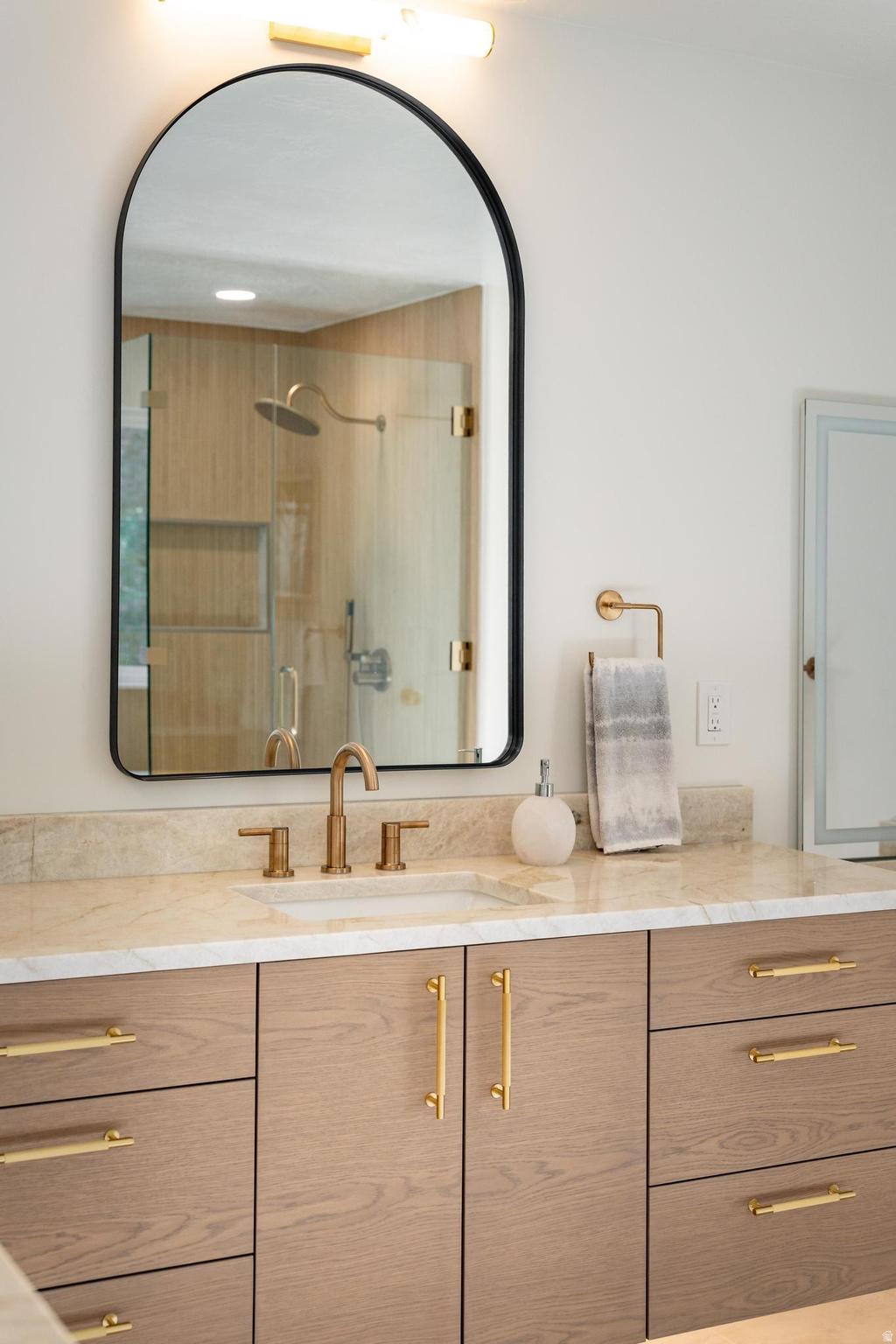 MILL HOLLOW - Residential