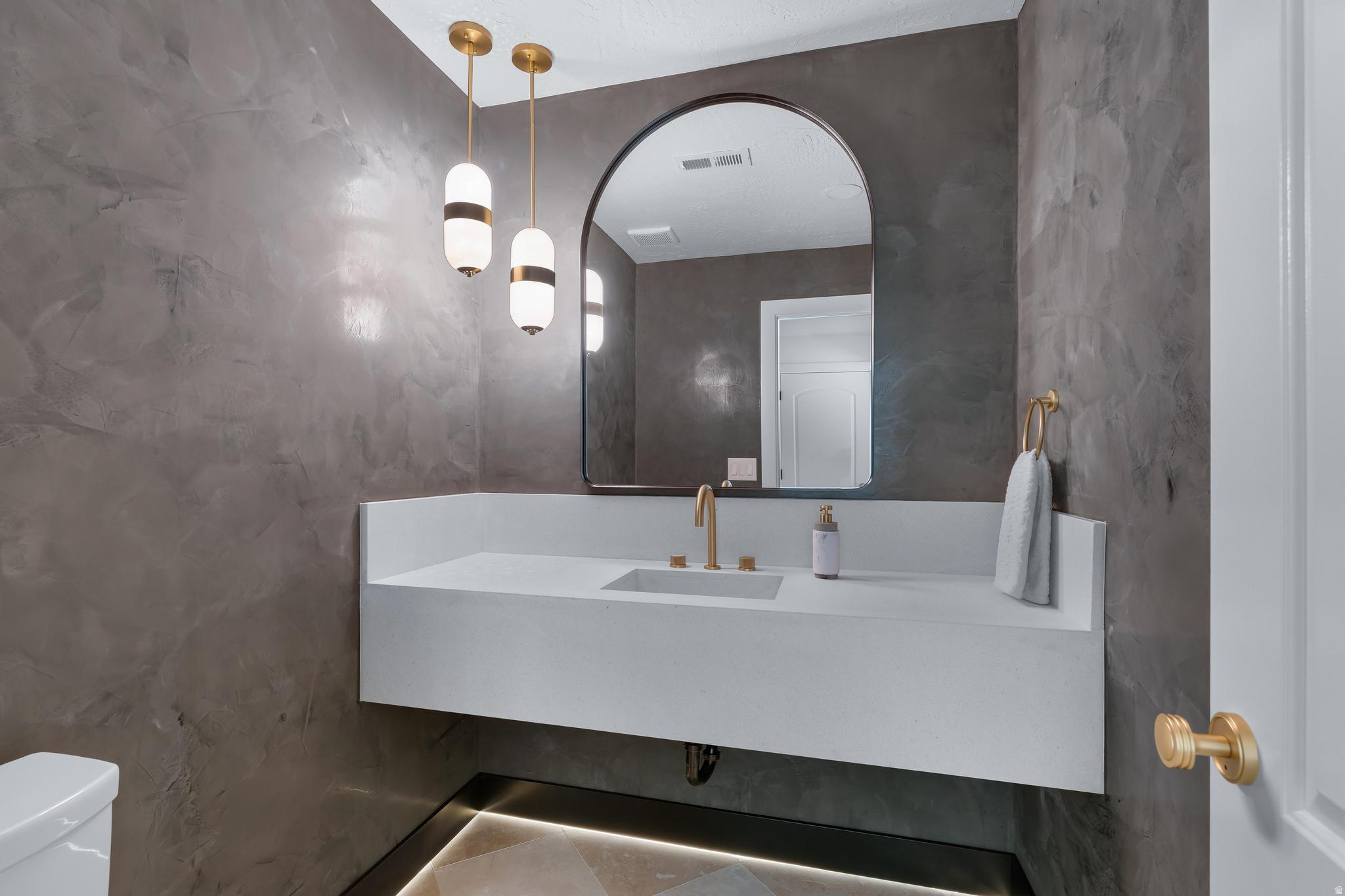 MILL HOLLOW - Residential