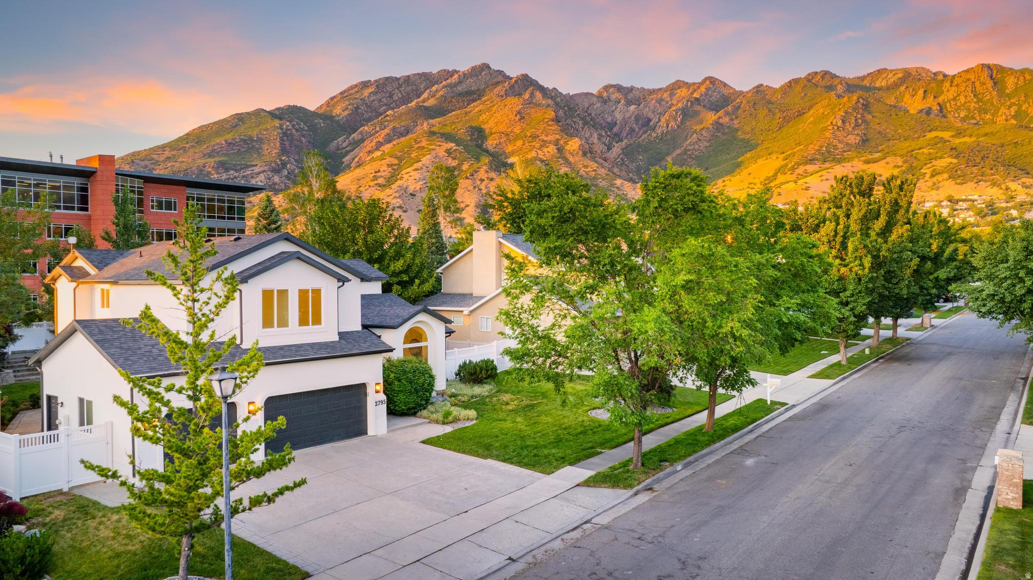 MILL HOLLOW - Residential