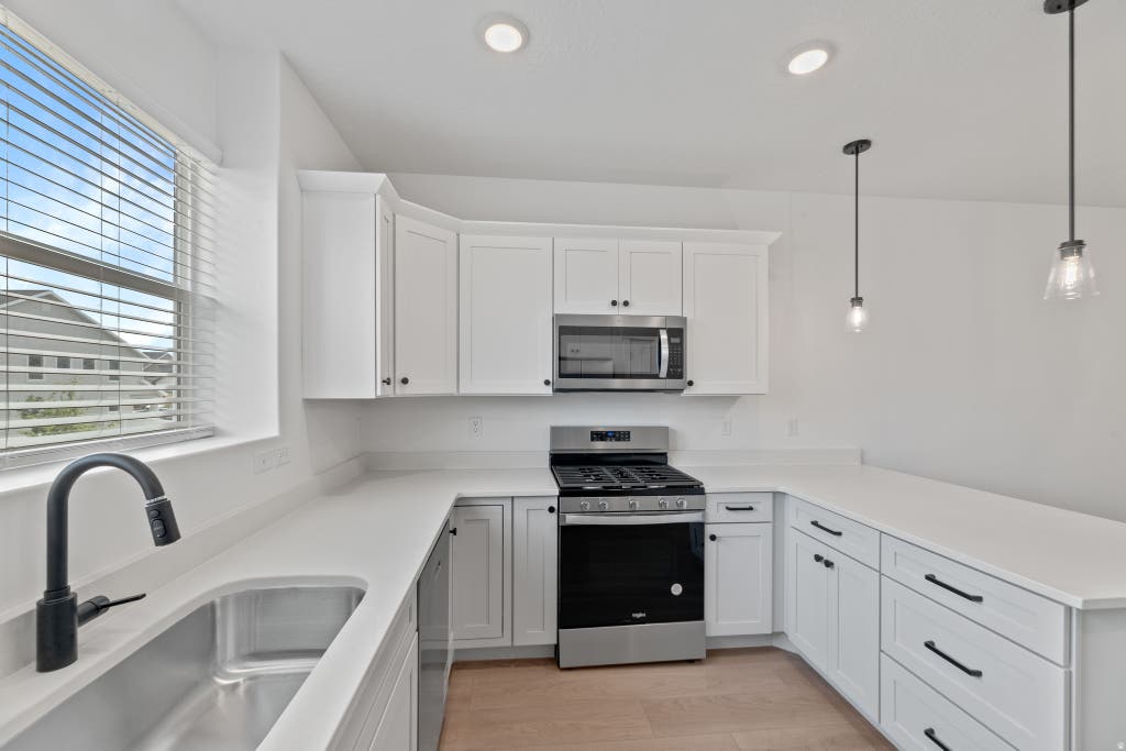 Photo of 1475 W SKYLINE DR #906, Saratoga Springs, UT 84045 (MLS # 2174942)