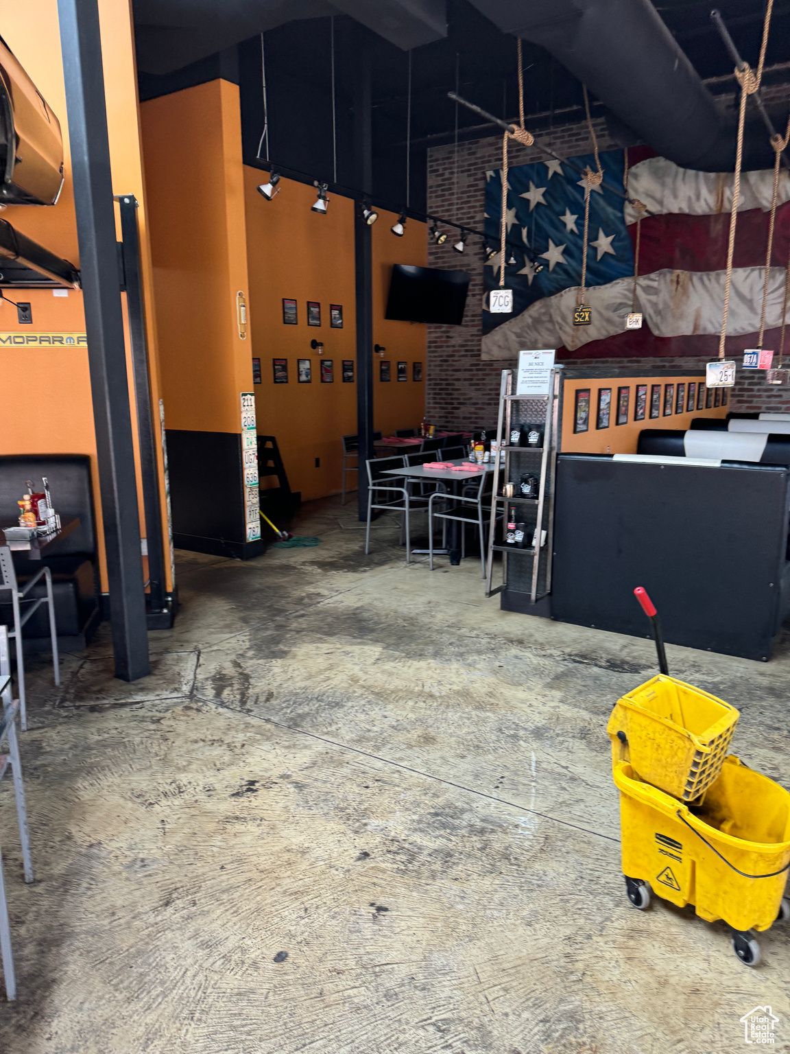 WATERS EDGE - Commercial Sale